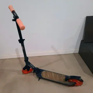 Patinete Oxelo Negro y Naranja