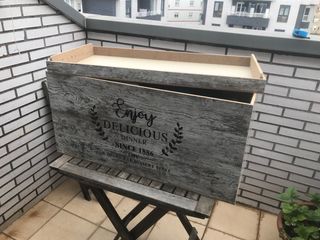 Baúl de madera decorativo