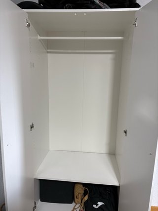 Armario blanco de madera