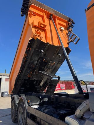 Camión MAN TGS 26.360 caja MEILLER