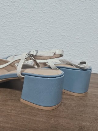 Sandalias Tira Cruzada Azul y Blanco