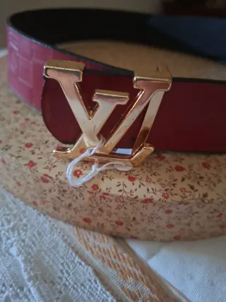 Cinturón Rojo Hebilla Dorada