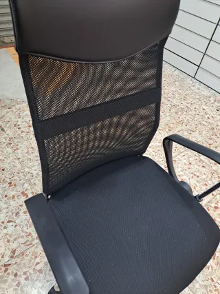 Silla de oficina ergonómica negra