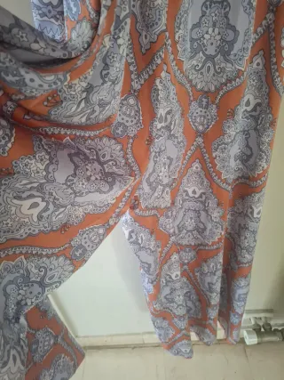 Mono largo estampado naranja y blanco