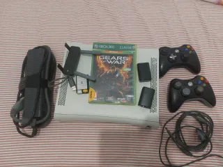 Consola Xbox 360 Blanca + Gears of War
