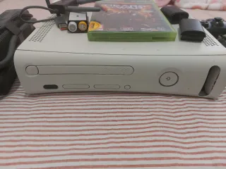 Consola Xbox 360 Blanca + Gears of War