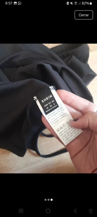 Falda negra con abertura y lazo