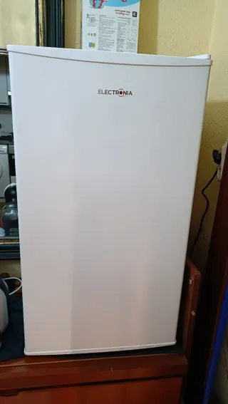 Nevera Electrónia Blanca Pequeña