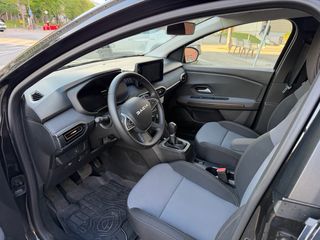 Dacia Jogger Hybrid 140CV Extreme 7 p · 1.200 km