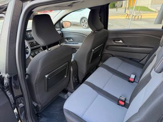 Dacia Jogger Hybrid 140CV Extreme 7 p · 1.200 km
