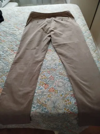 Pantalón chino beige