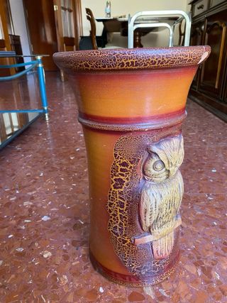 Paragüero de cerámica con búho