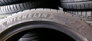 [1] 225/45 R19 96W