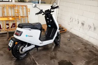 Moto Eléctrica Scooter Blanca Automática