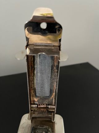 Antiguo afilador de cuchillas de afeitar