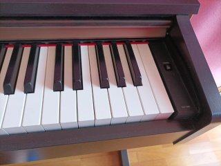 Piano Electrónico Yamaha Clavinova CLP320