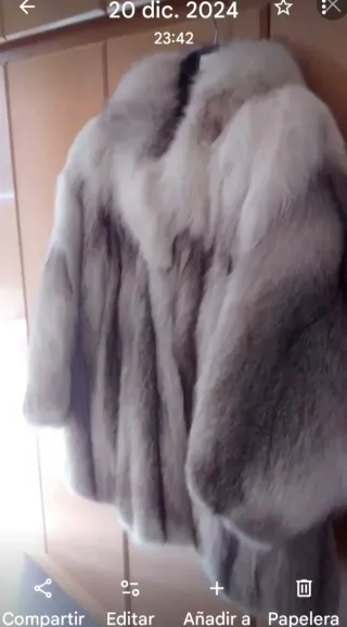 Chaquetón de piel de zorro.