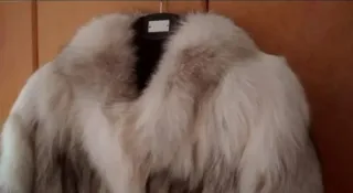 Chaquetón de piel de zorro.