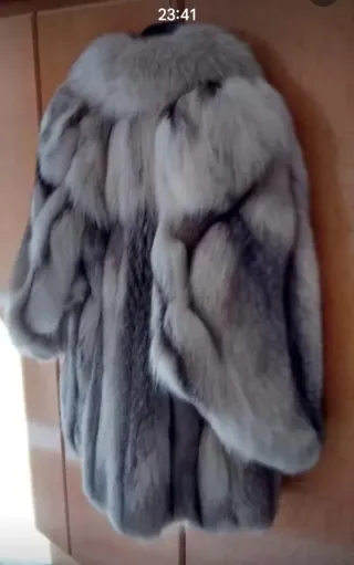 Chaquetón de piel de zorro.