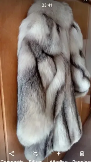 Chaquetón de piel de zorro.