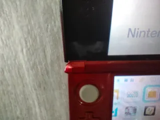 Nintendo 3DS rosso metallico con caricatore