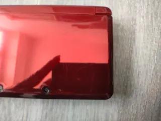 Nintendo 3DS rosso metallico con caricatore