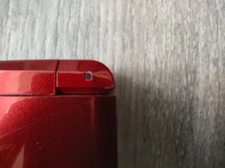 Nintendo 3DS rosso metallico con caricatore