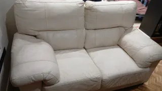 Sofá de piel beige 2 plazas