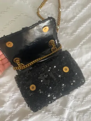 Bolso Guess lentejuelas negro y dorado