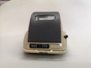 Maqueta Citroën 2CV Beige