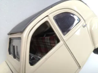 Maqueta Citroën 2CV Beige