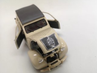 Maqueta Citroën 2CV Beige