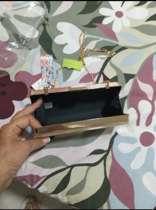 Bolso de mano dorado imitación nacar