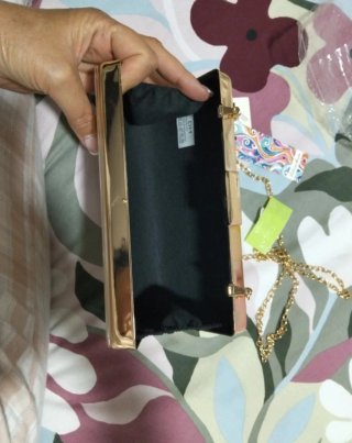 Bolso de mano dorado imitación nacar