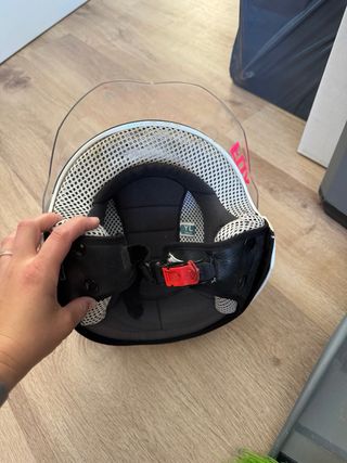 Casco de moto con diseño divertido