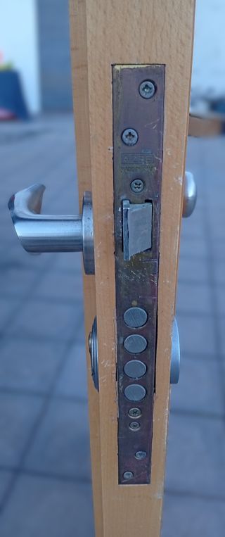 Puerta de entrada blindada 200x80 cm – muy pesada