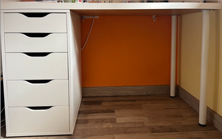 Escritorio blanco con cajonera blanco