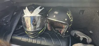 Piloto de moto negro