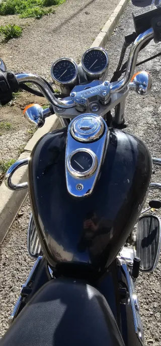 Piloto de moto negro