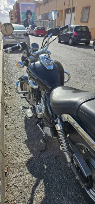 Piloto de moto negro