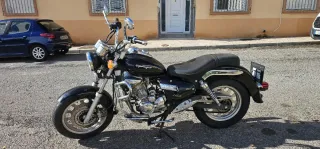 Piloto de moto negro