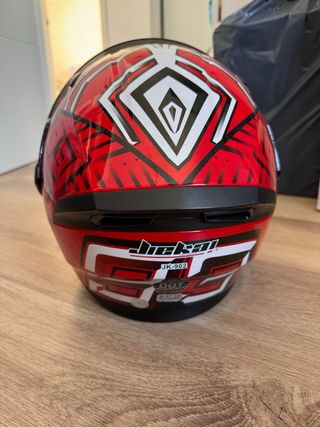 Casco de moto integral rojo y negro