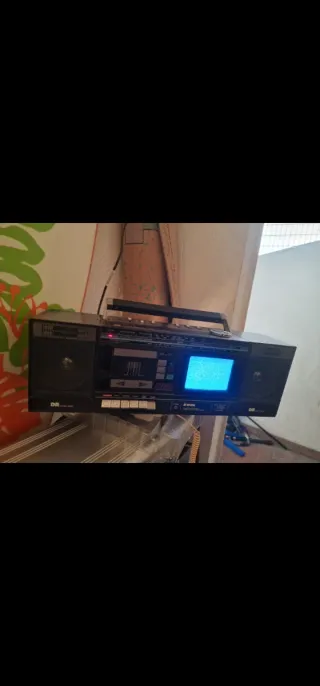 Boombox Tensai RTC-8310 con TV CRT