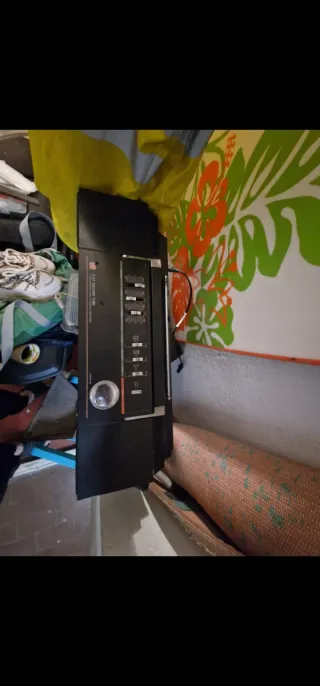 Boombox Tensai RTC-8310 con TV CRT