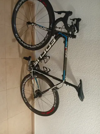 Bicicleta de carretera Focus Izalco Max .