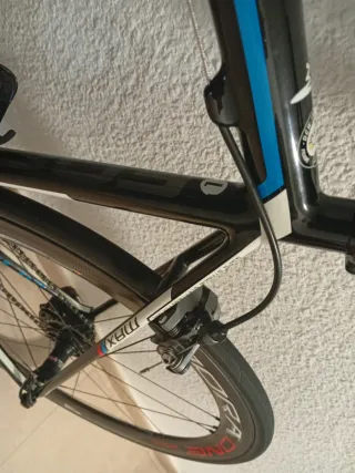 Bicicleta de carretera Focus Izalco Max .