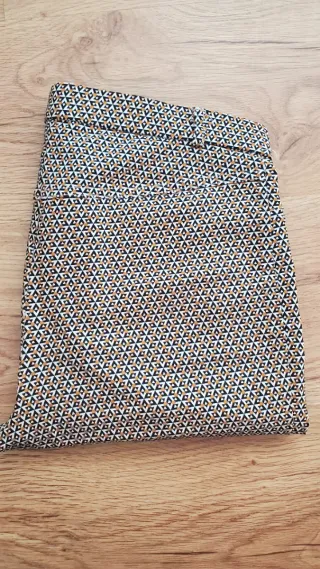 Pantalones estampados marrones y multicolor