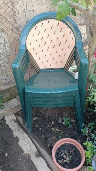 Pack 4 Sillas de Plástico Apilables