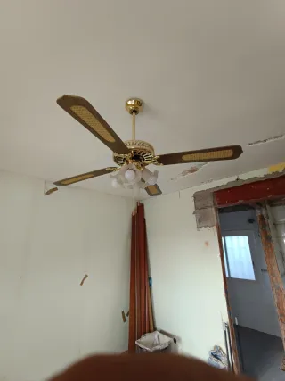 Ventilador de techo madera y dorado