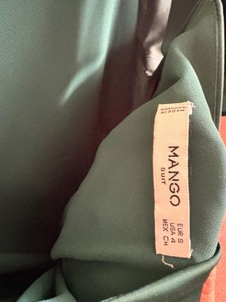 Vestido de fiesta verde asimétrico